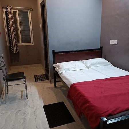 Radhika Lodge Bellary Exterior foto