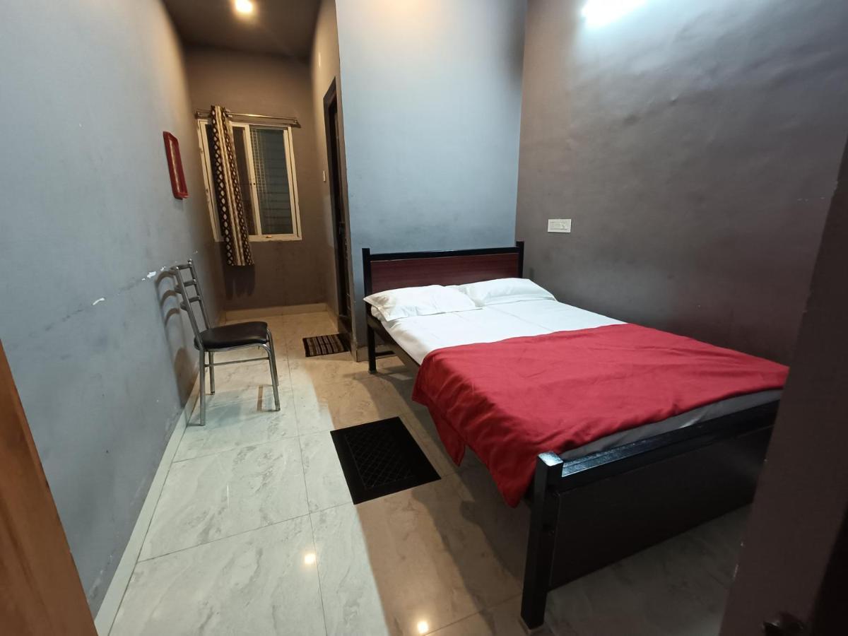 Radhika Lodge Bellary Exterior foto